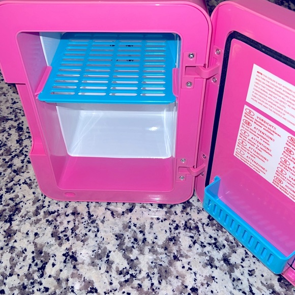 Hello Kitty Mini Fridge - Picture 8 of 14